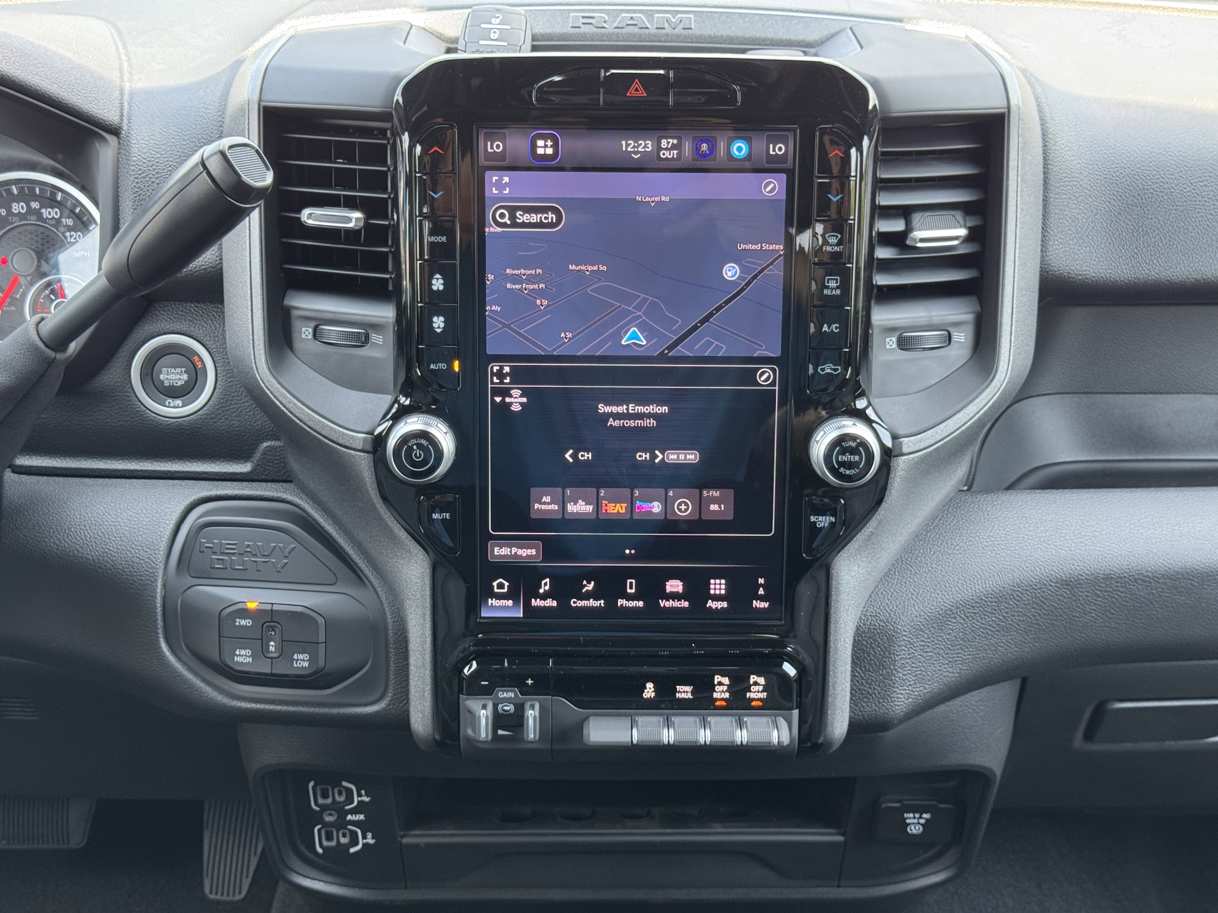 2025 RAM 2500 Tradesman - Photo 31