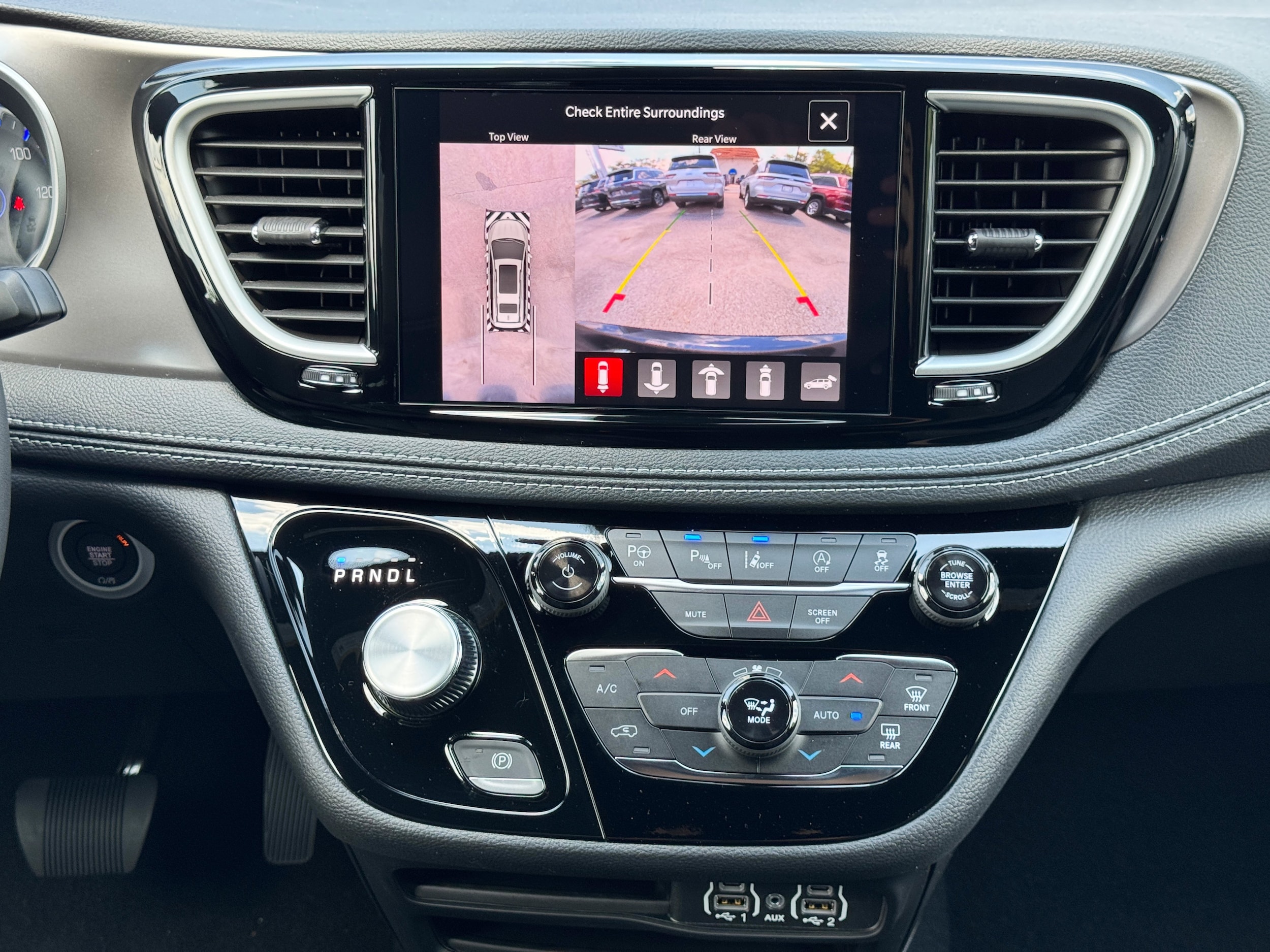 2025 Chrysler Pacifica Select - Photo 40