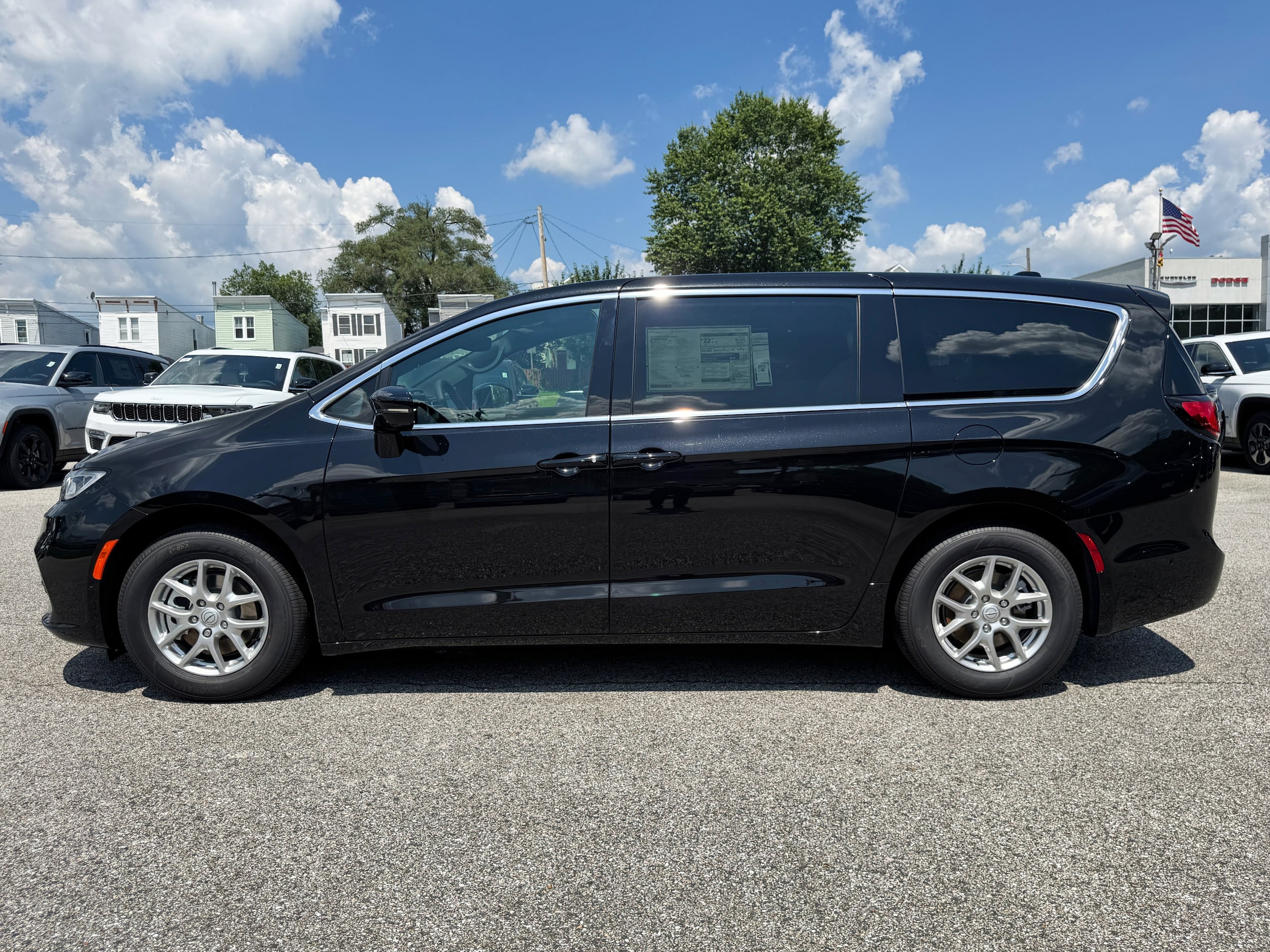 2025 Chrysler Pacifica Select - Photo 8