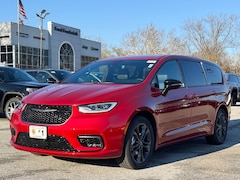 2026 Chrysler Pacifica SELECT Passenger Van