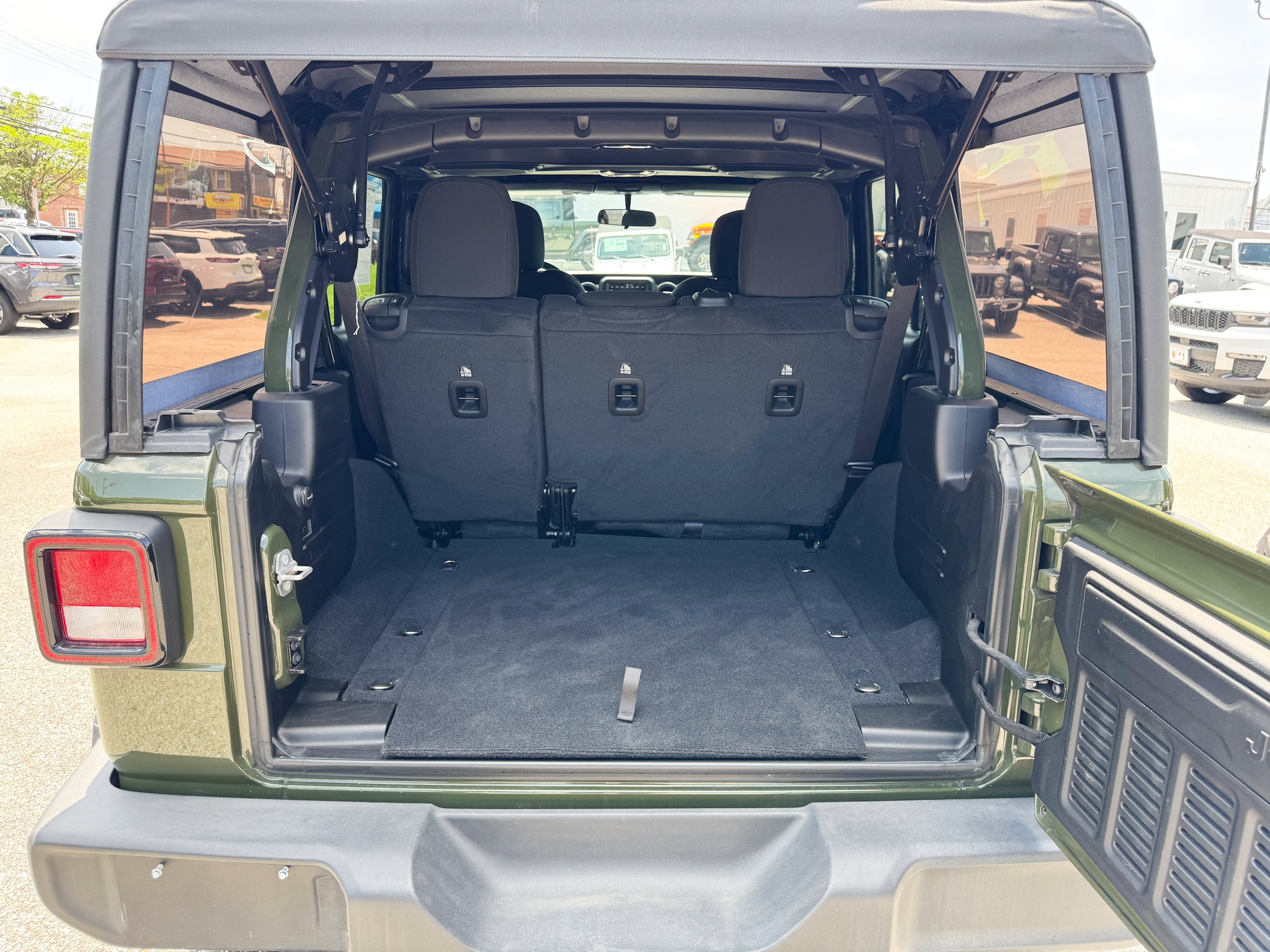 2022 Jeep Wrangler Unlimited Willys Sport - Photo 23