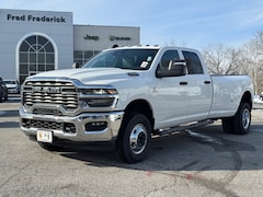 2026 Ram 3500 TRADESMAN CREW CAB 4X4 8' BOX Pickup