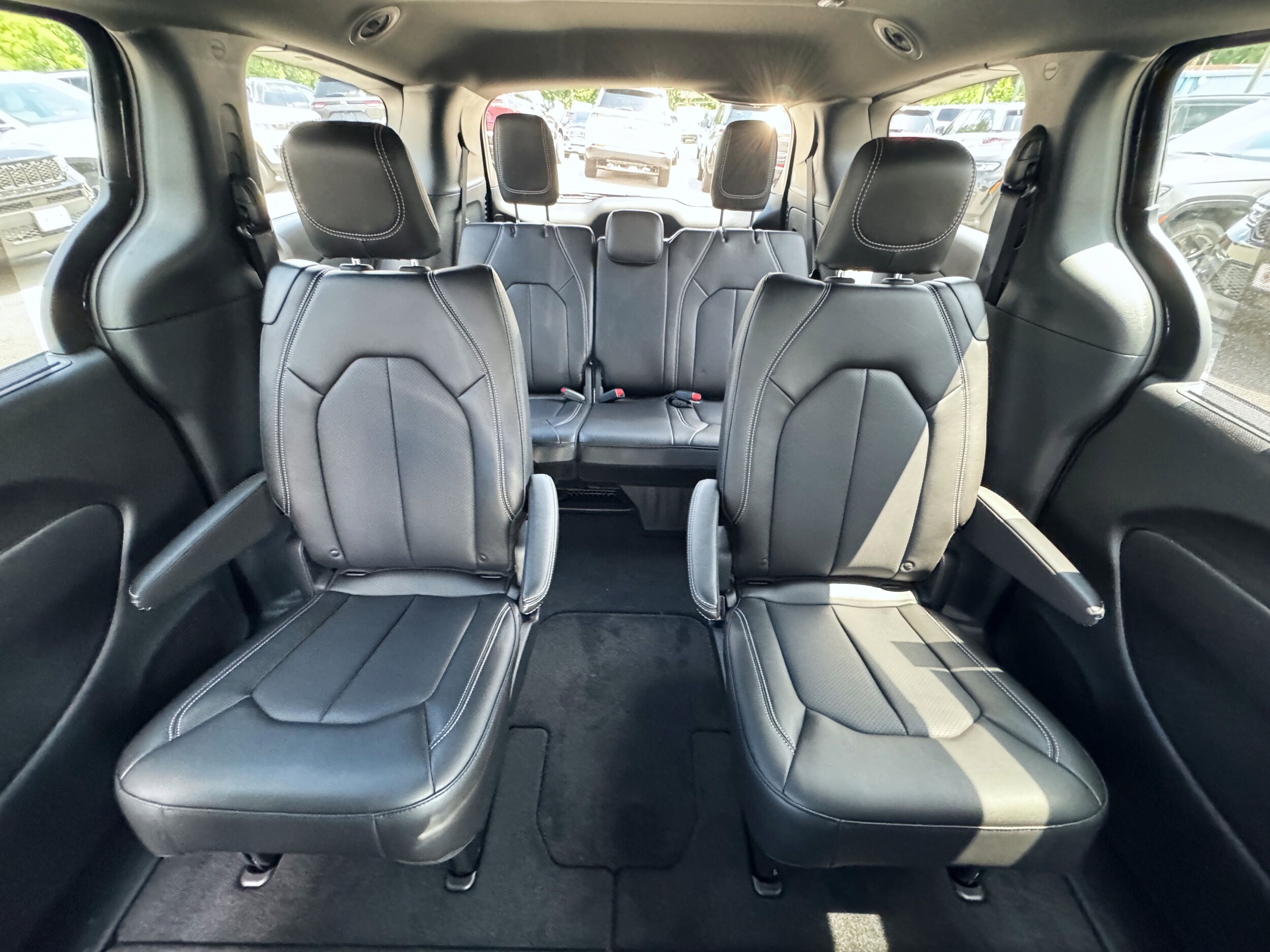 2025 Chrysler Pacifica Select - Photo 28