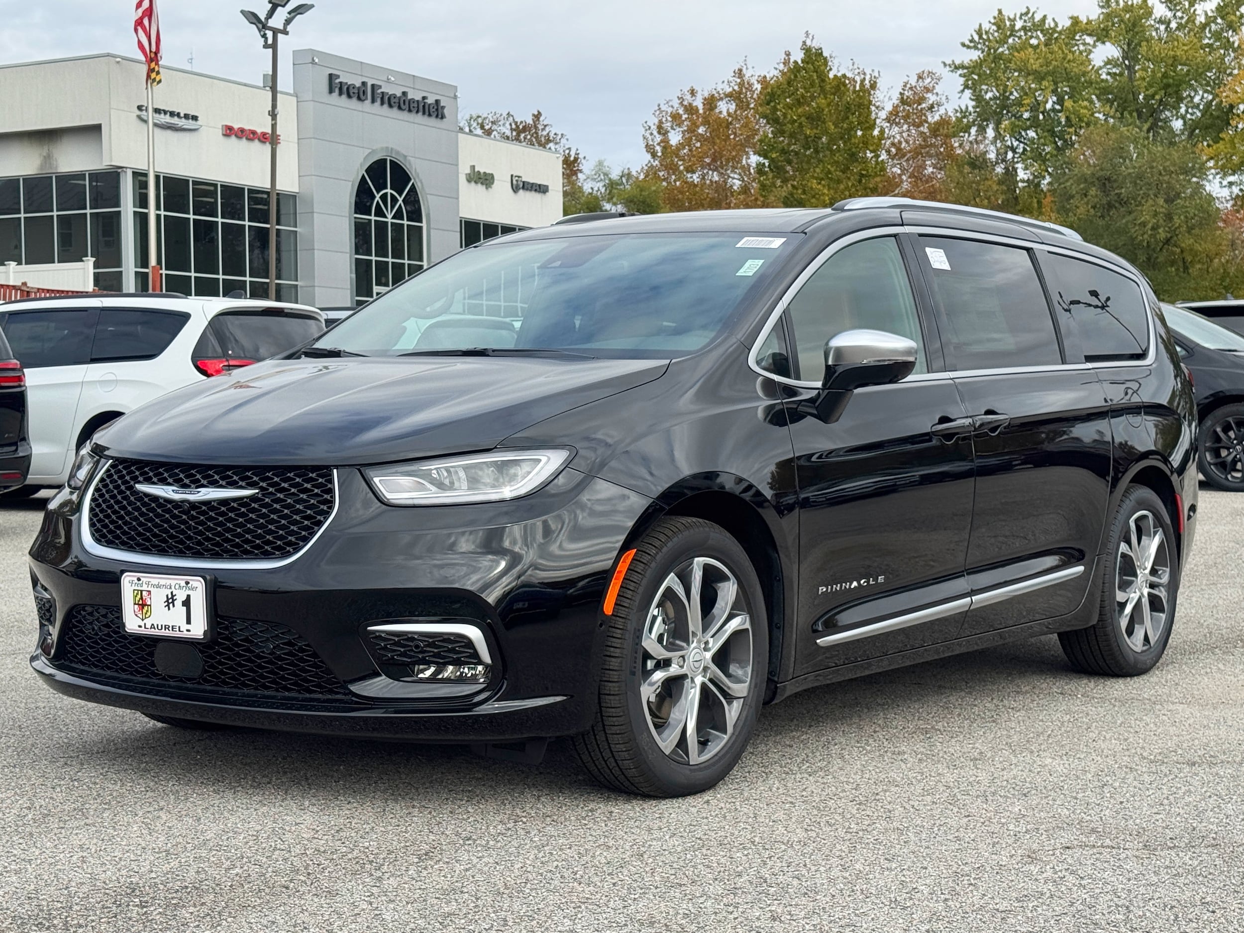 2026 Chrysler Pacifica Pinnacle's photo