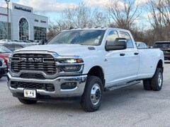 2026 Ram 3500 TRADESMAN CREW CAB 4X4 8' BOX Pickup