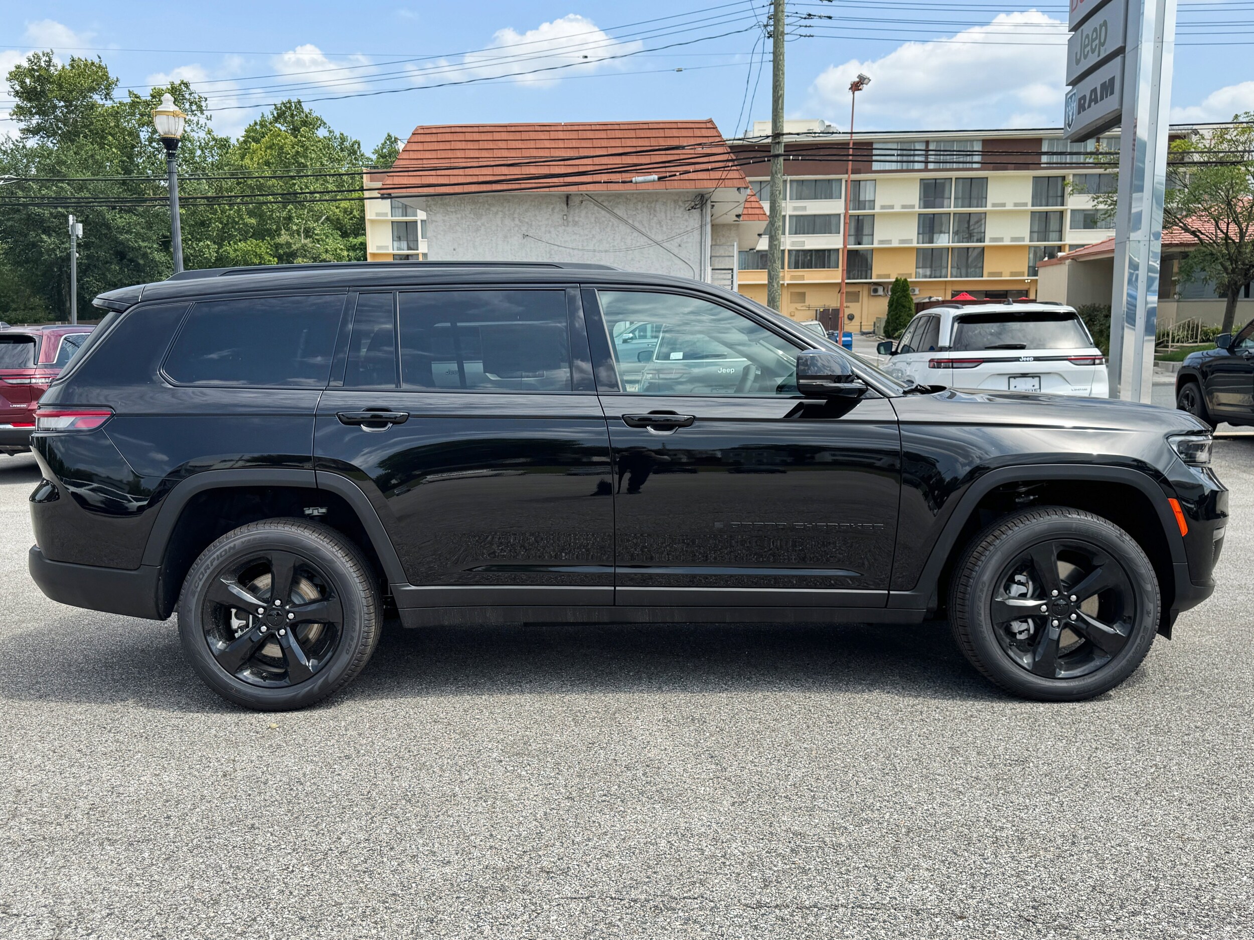 2025 Jeep Grand Cherokee Limited photo 4
