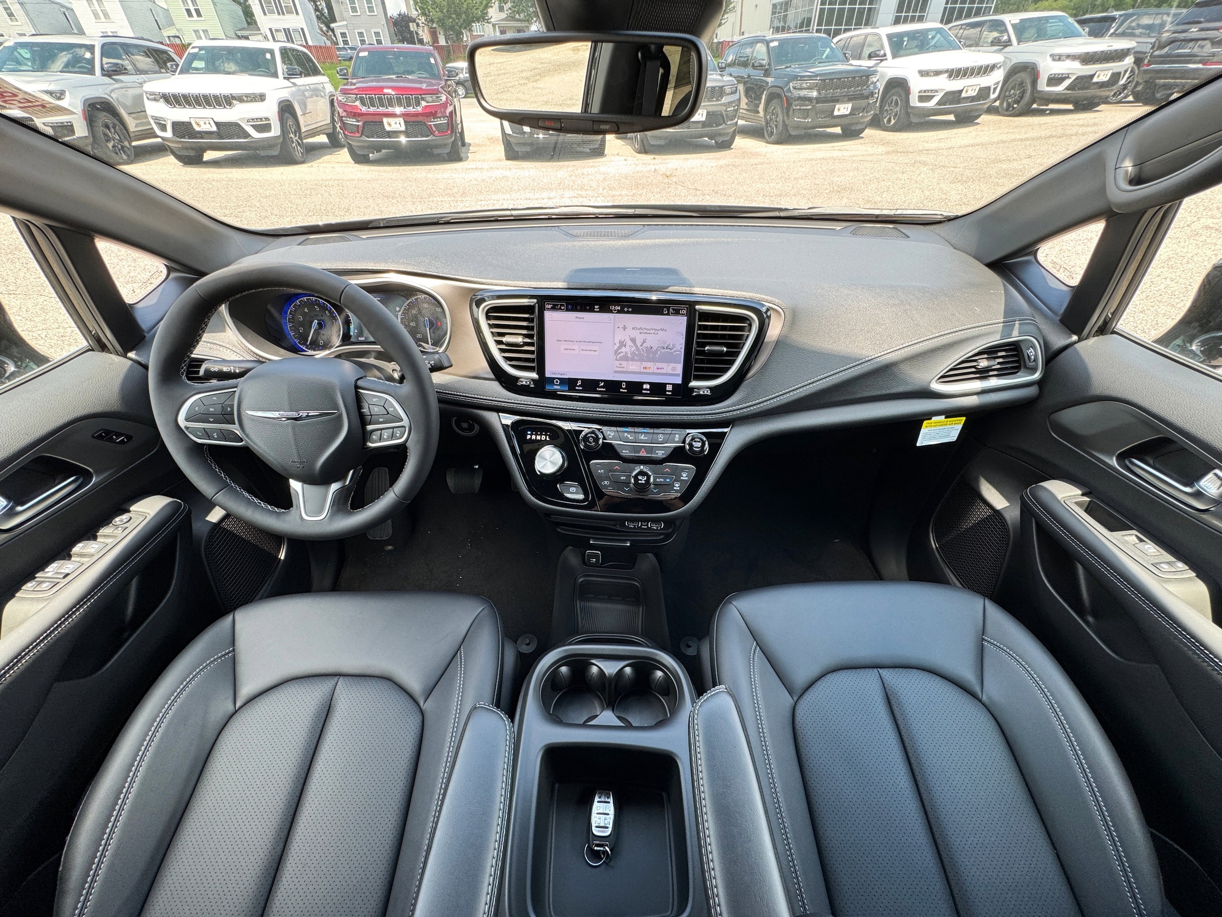 2025 Chrysler Pacifica Select - Photo 33