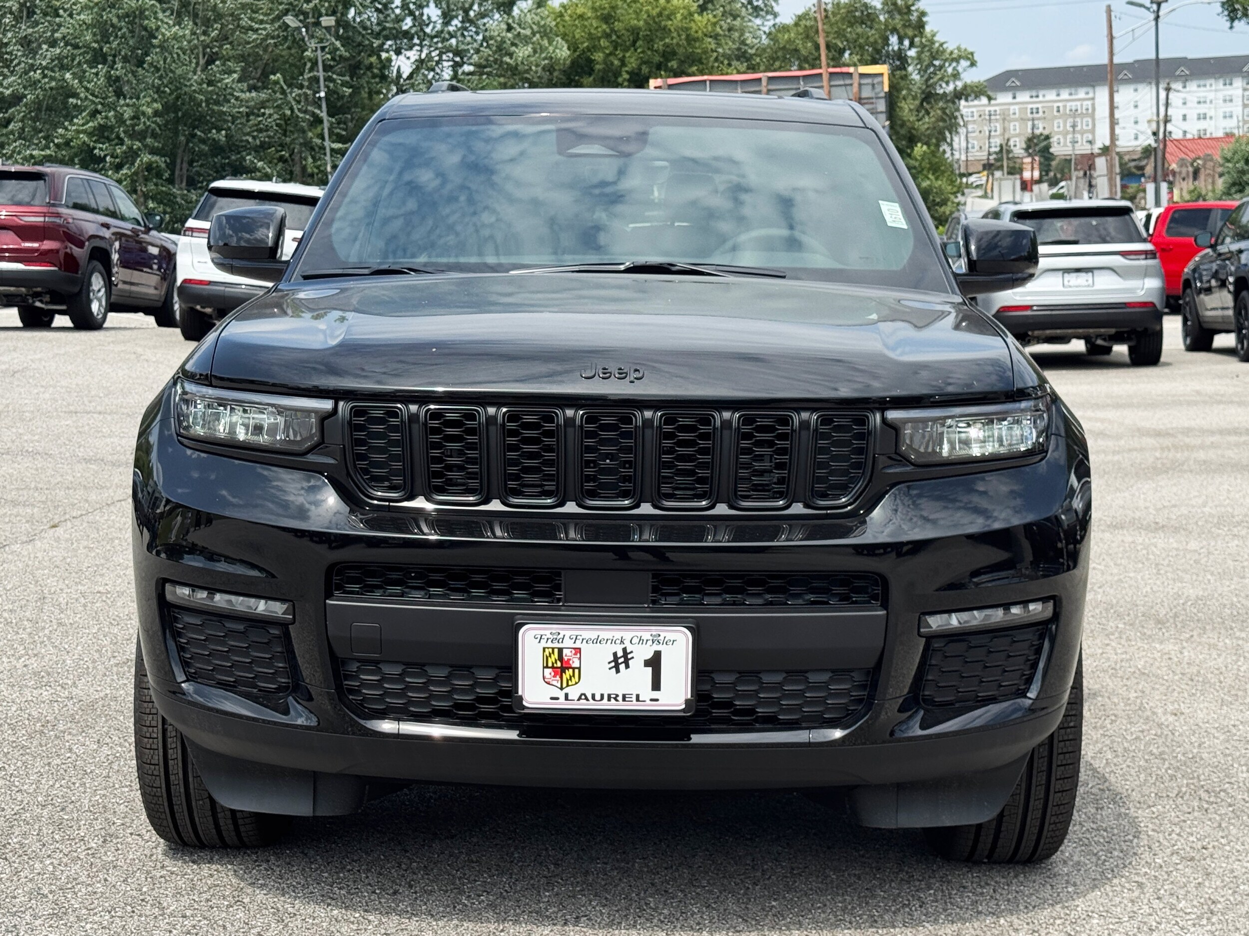 2025 Jeep Grand Cherokee Limited photo 2