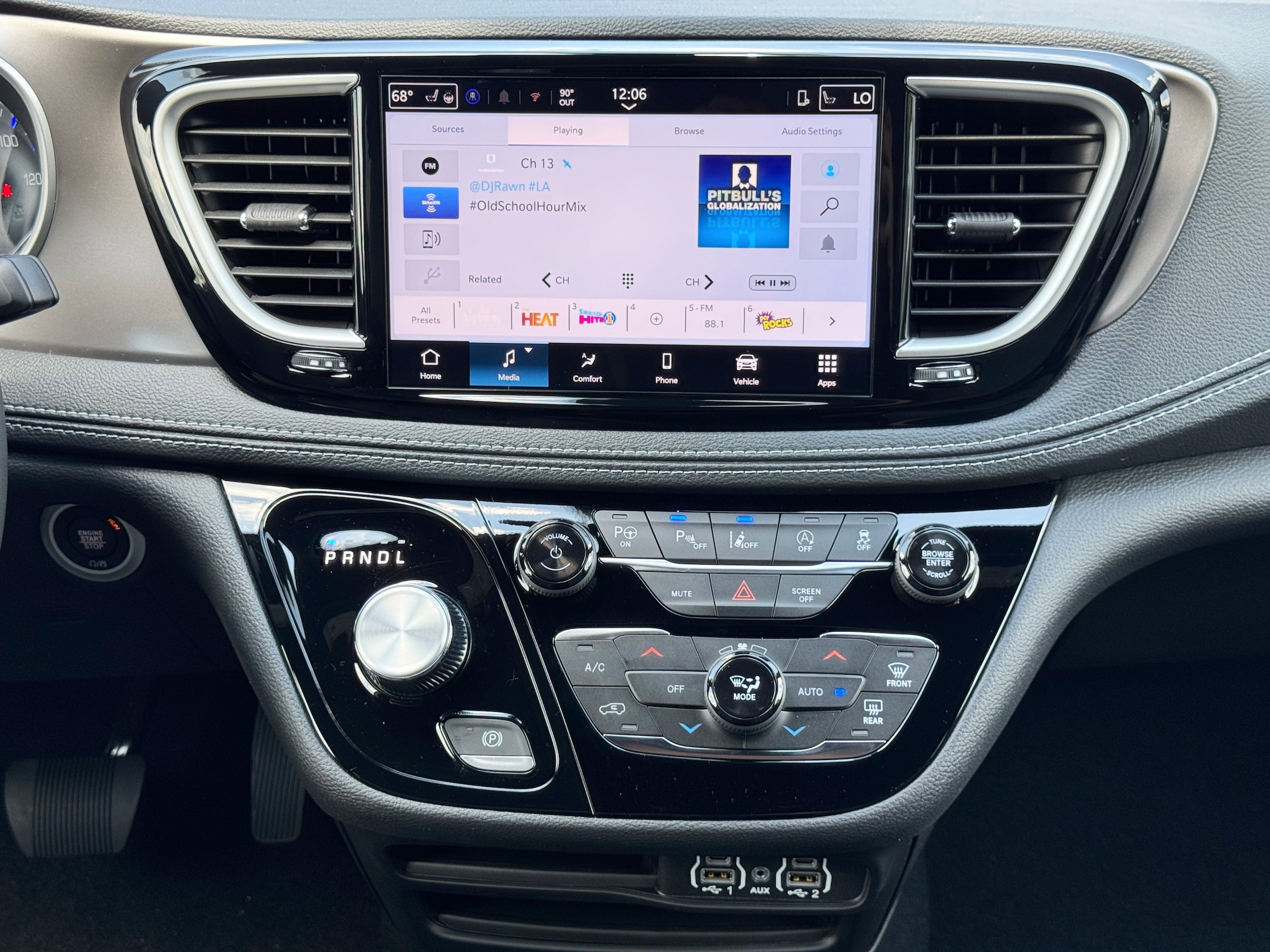 2025 Chrysler Pacifica Select - Photo 35