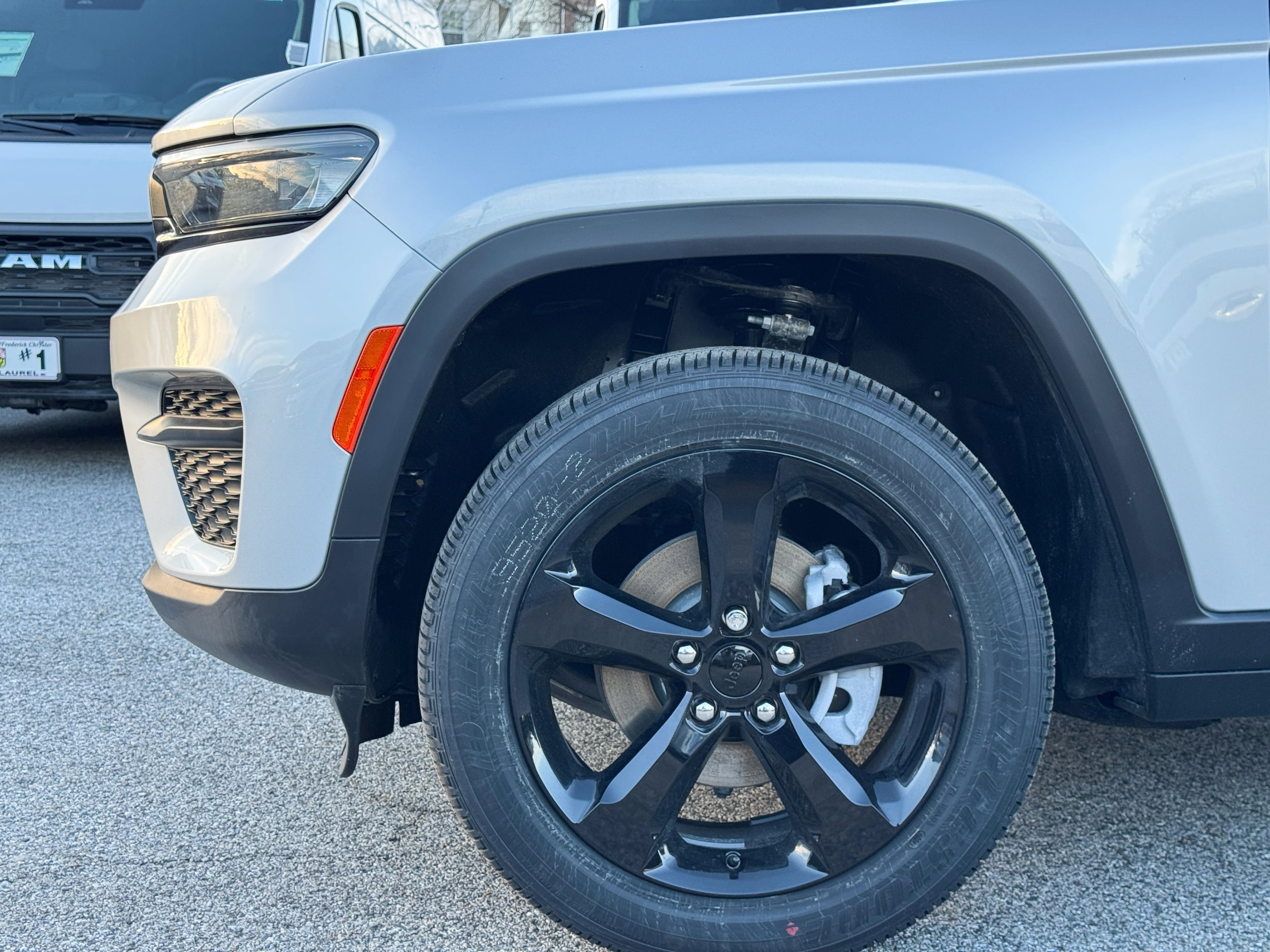 2025 Jeep Grand Cherokee Altitude - Photo 9