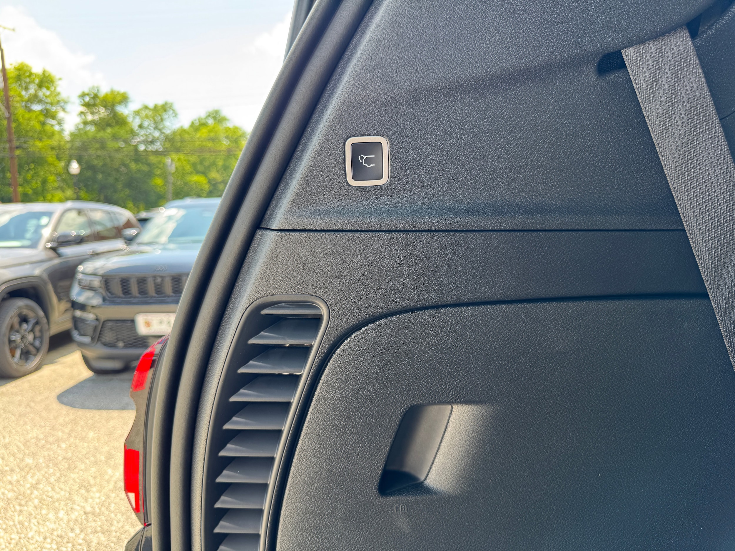 2025 Chrysler Pacifica Select - Photo 32