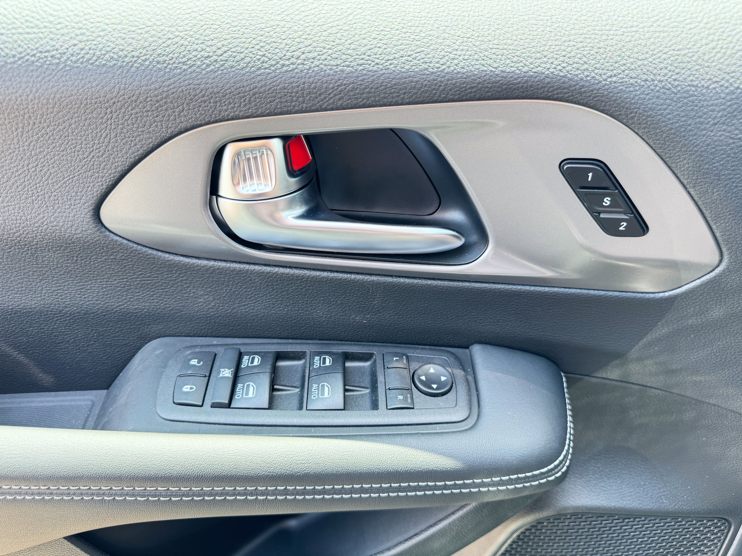 2025 Chrysler Pacifica Select - Photo 15