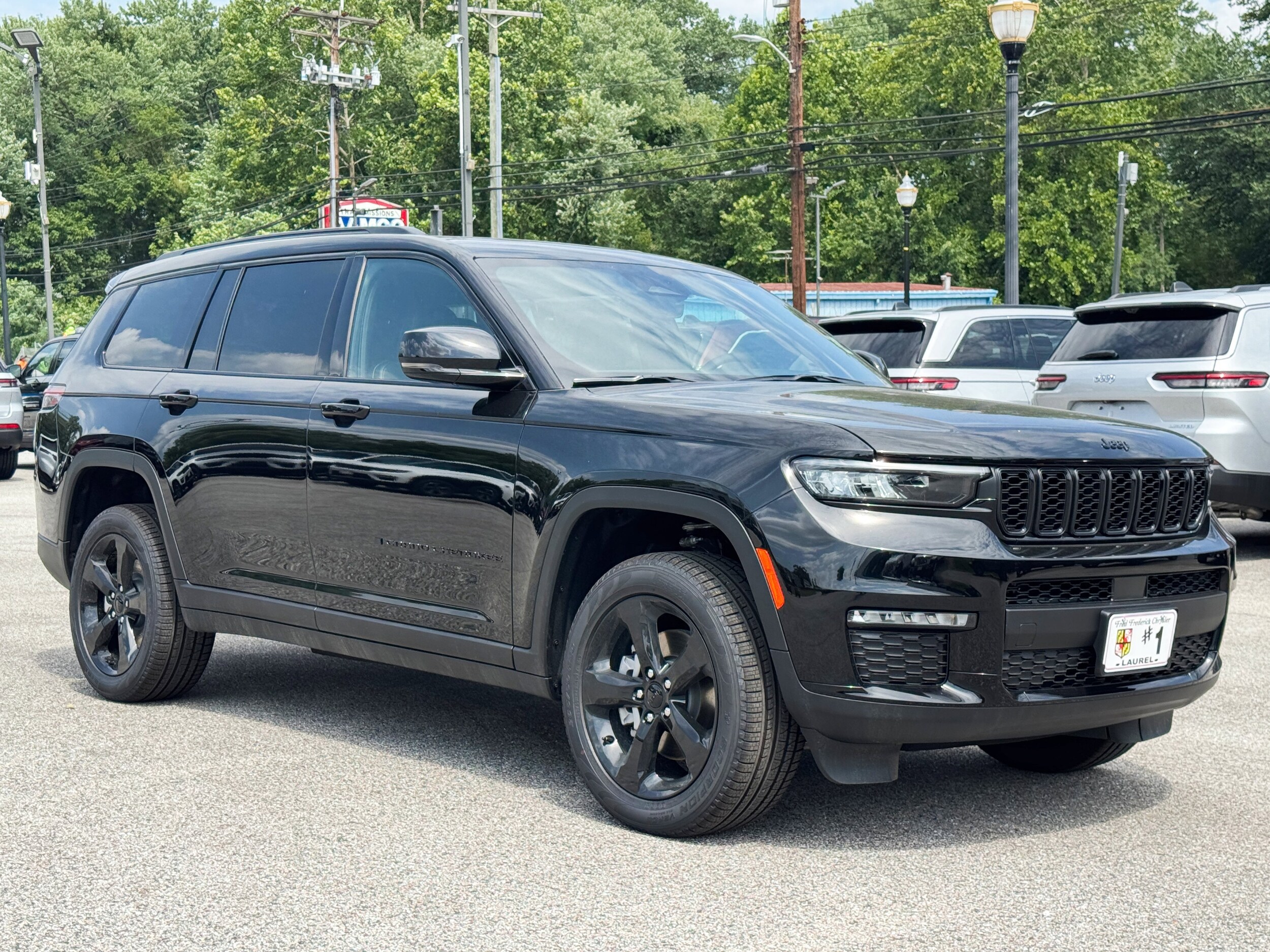 2025 Jeep Grand Cherokee Limited photo 3