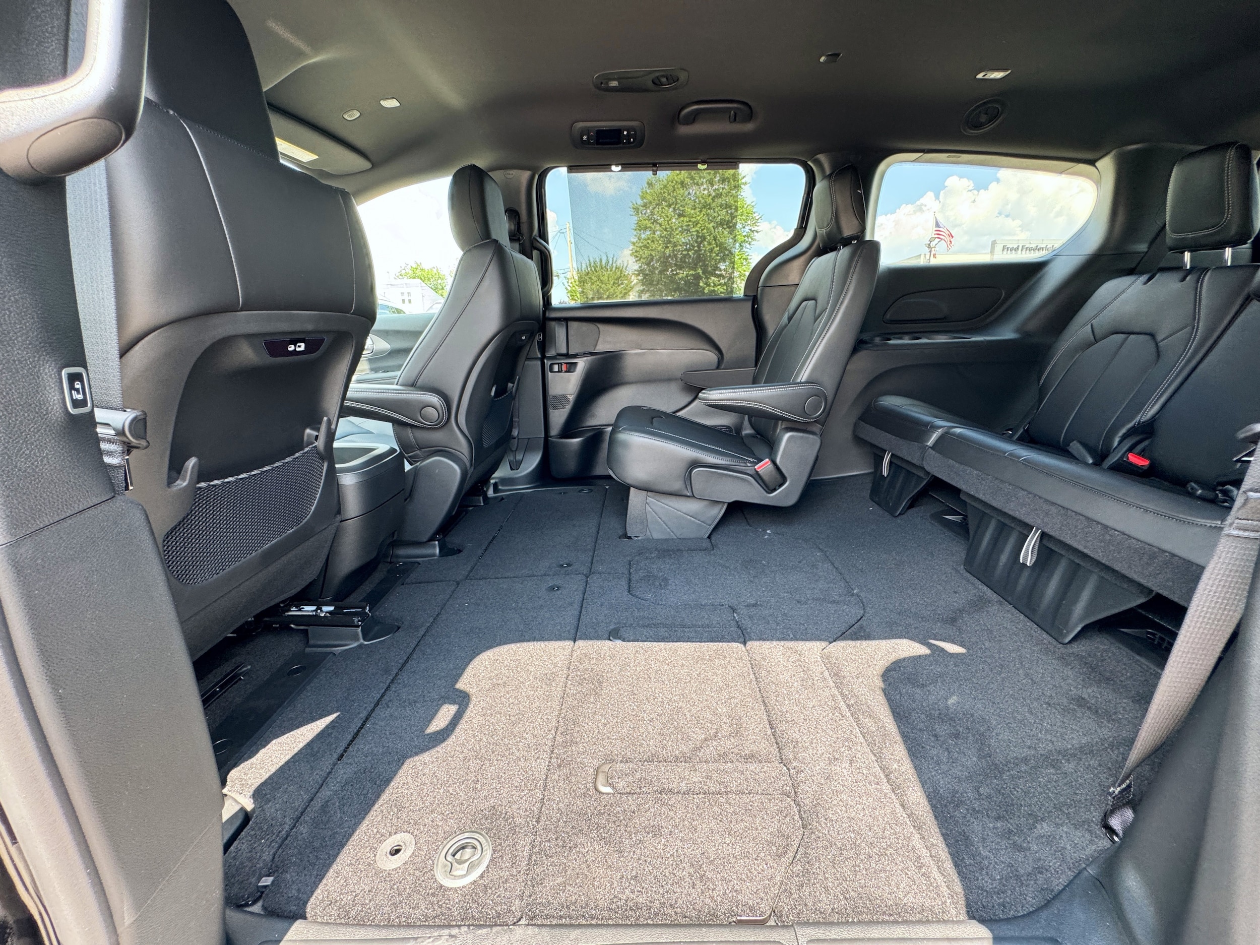 2025 Chrysler Pacifica Select - Photo 23
