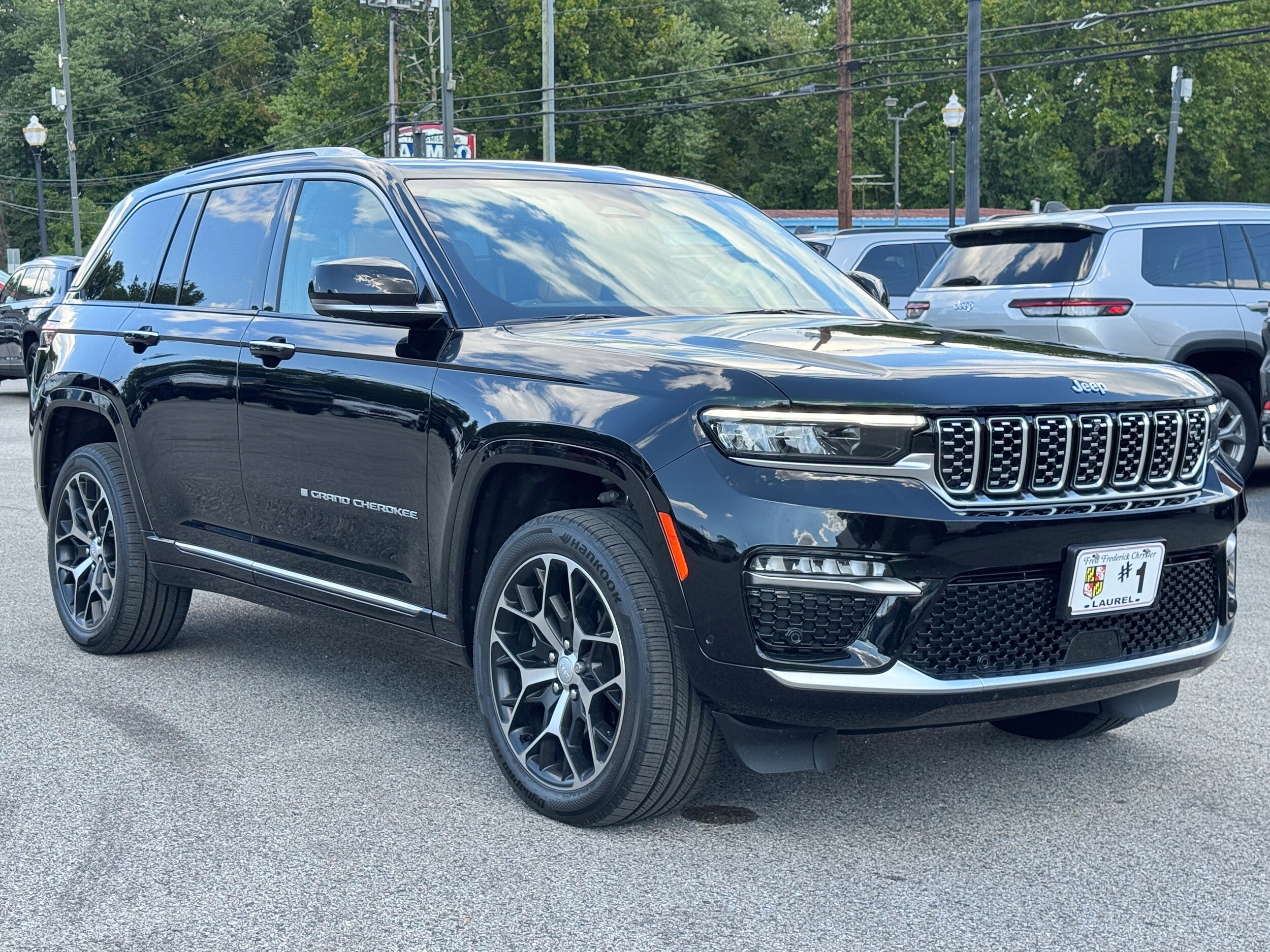 2022 Jeep Cherokee Summit 4xe photo 3