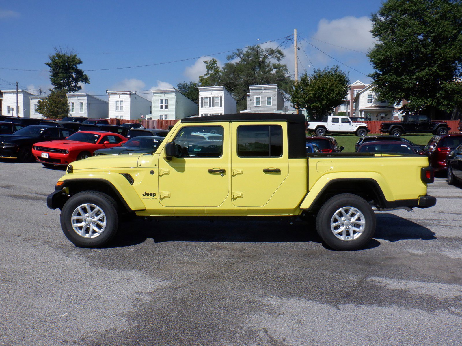 2023 Jeep Gladiator Sport S photo 2