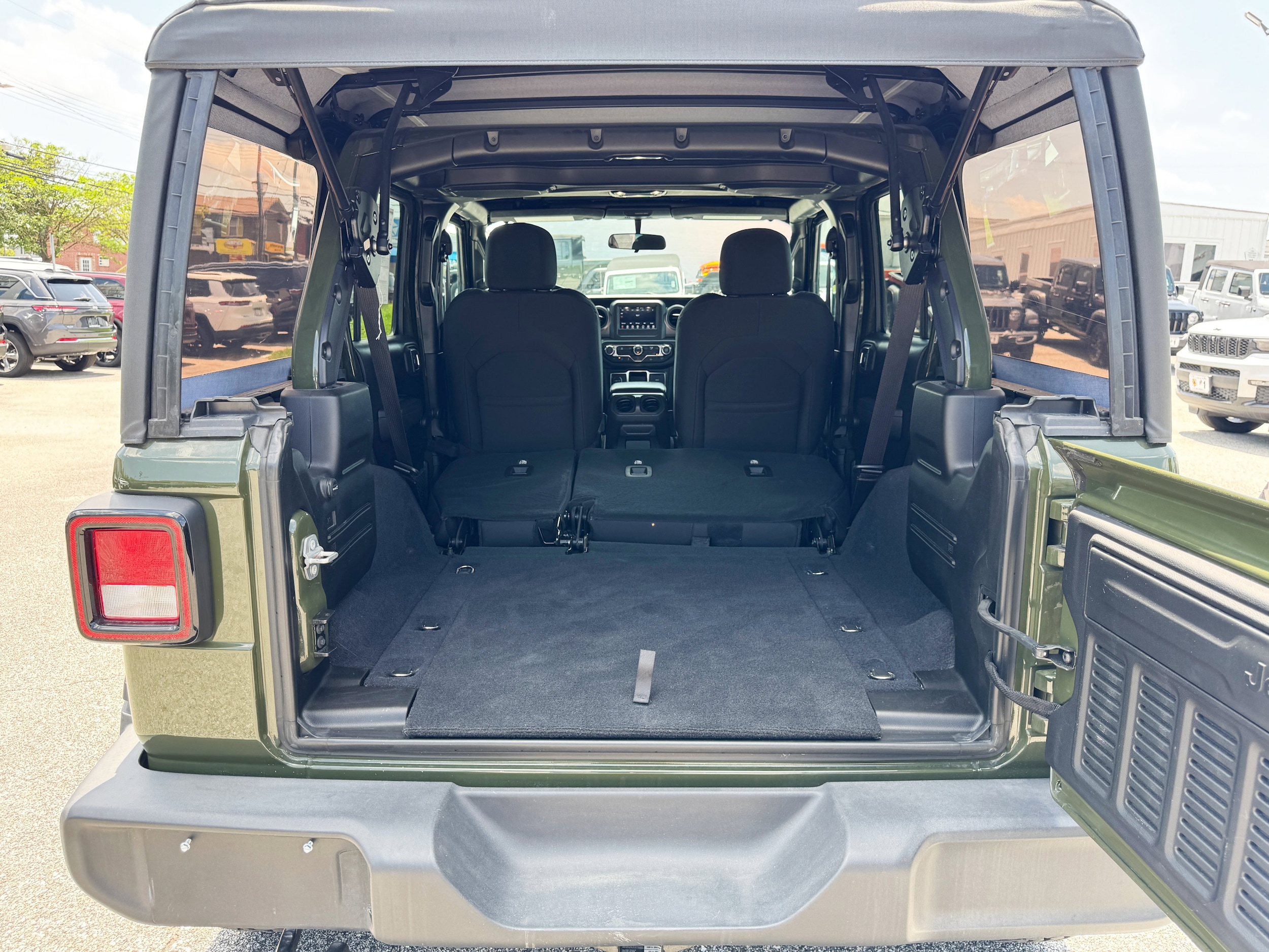 2022 Jeep Wrangler Unlimited Willys Sport - Photo 24