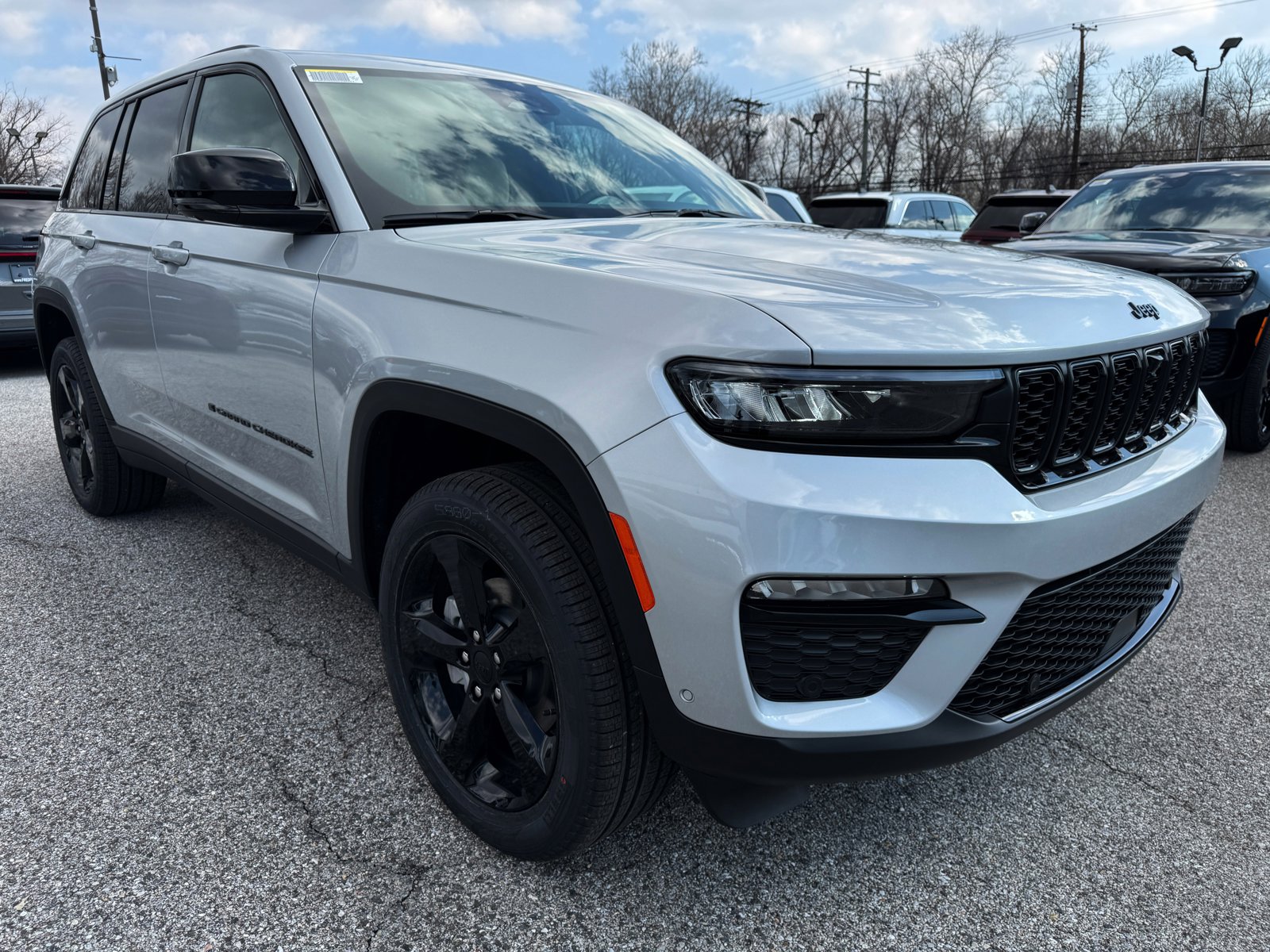 2025 Jeep Grand Cherokee Limited photo 3