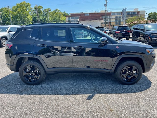 2023 Jeep Compass Trailhawk photo 3