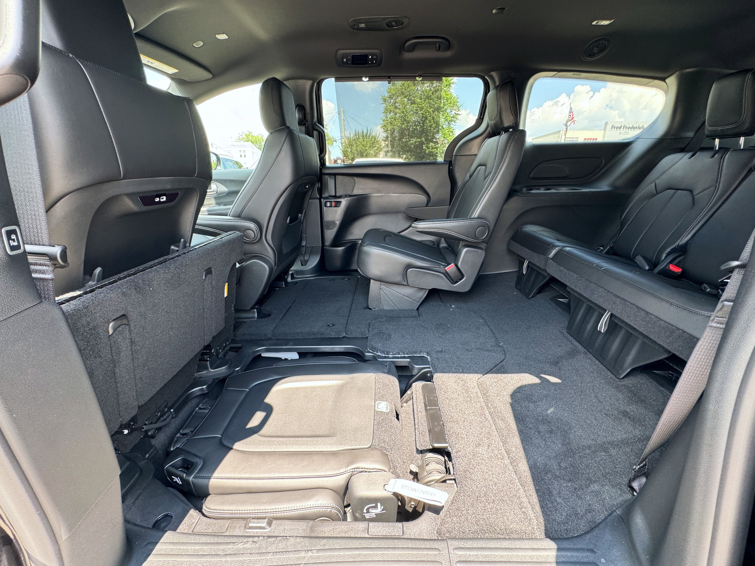 2025 Chrysler Pacifica Select - Photo 22