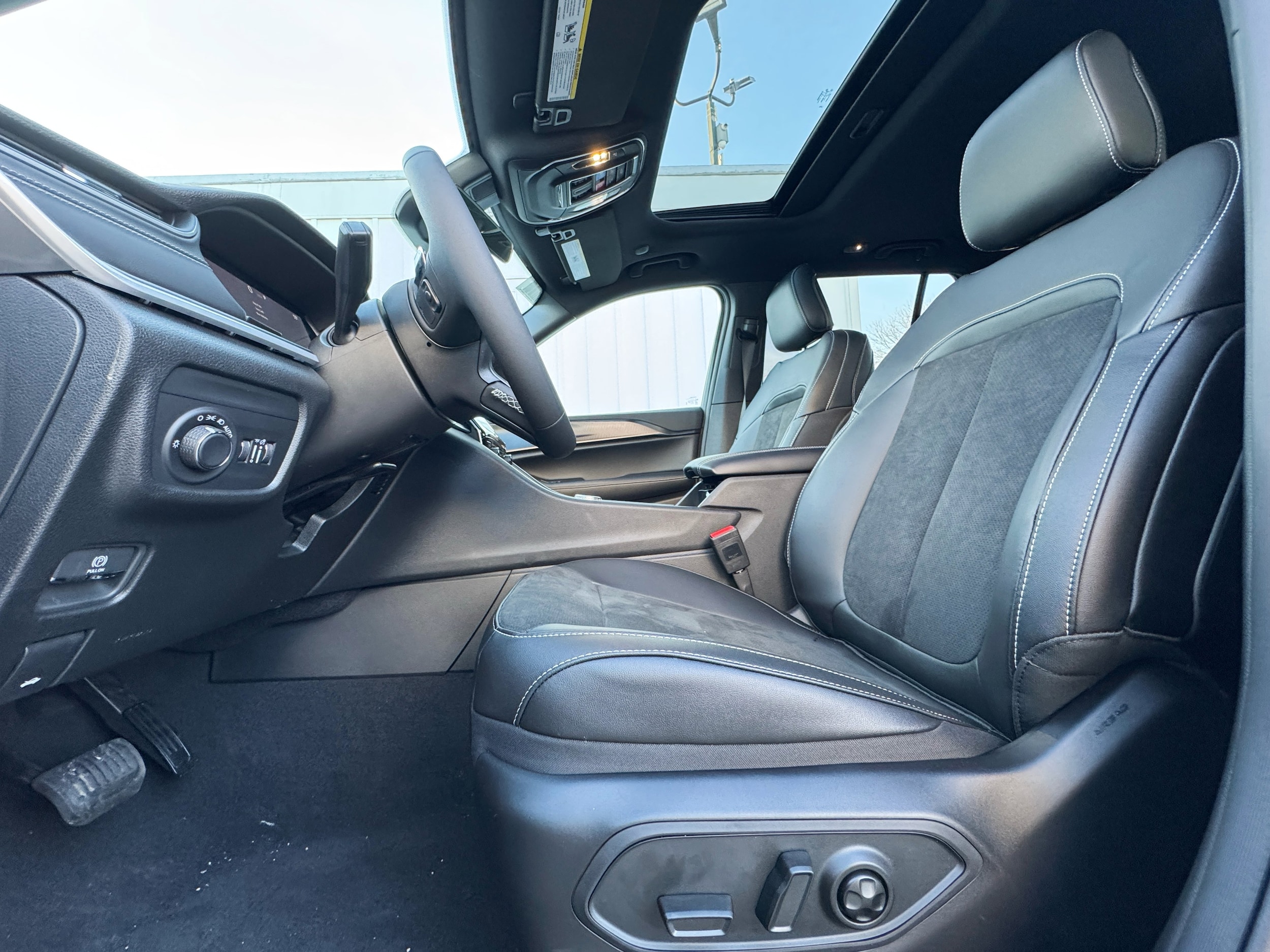 2025 Jeep Grand Cherokee Altitude - Photo 15
