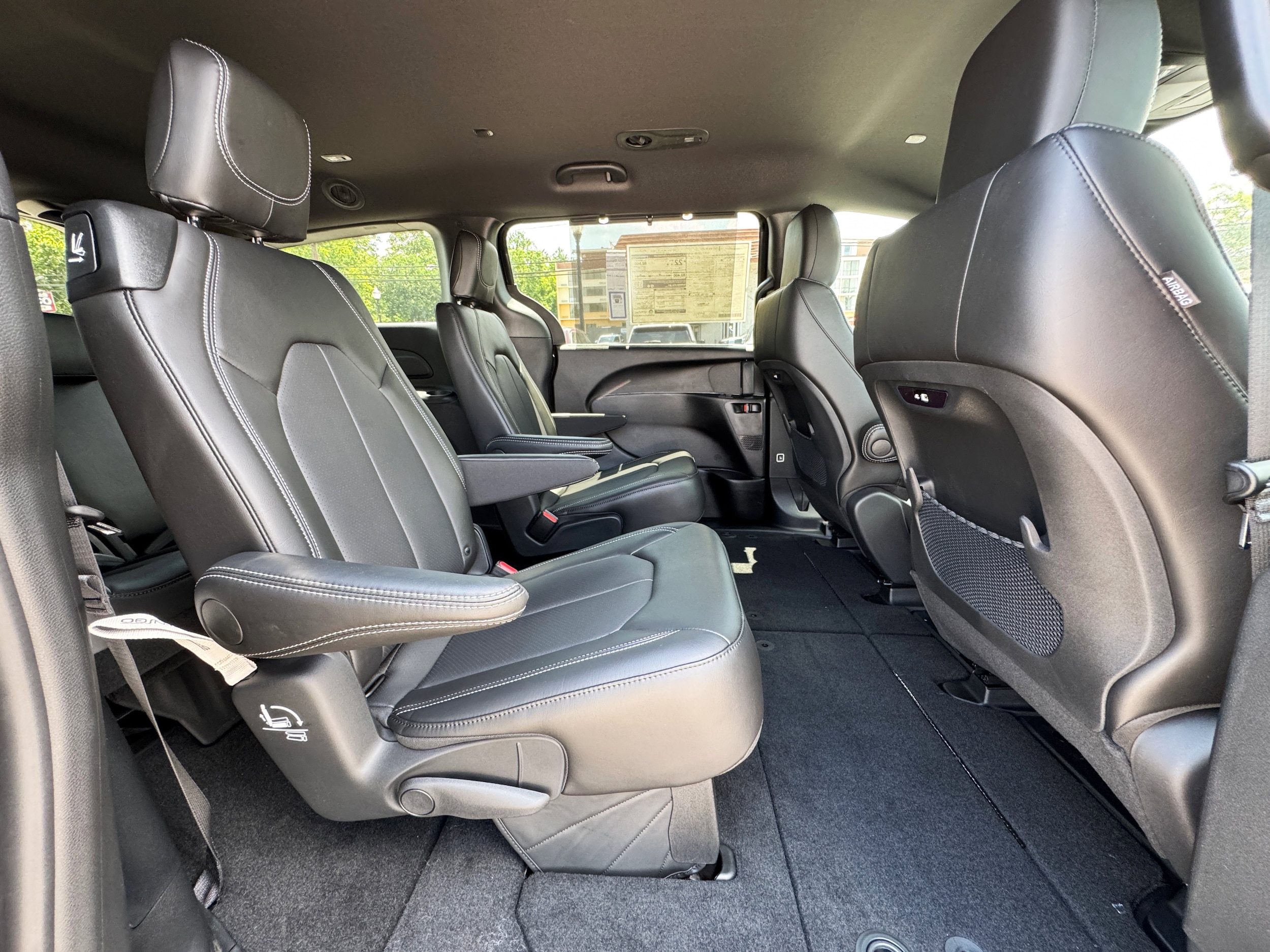 2025 Chrysler Pacifica Select - Photo 25