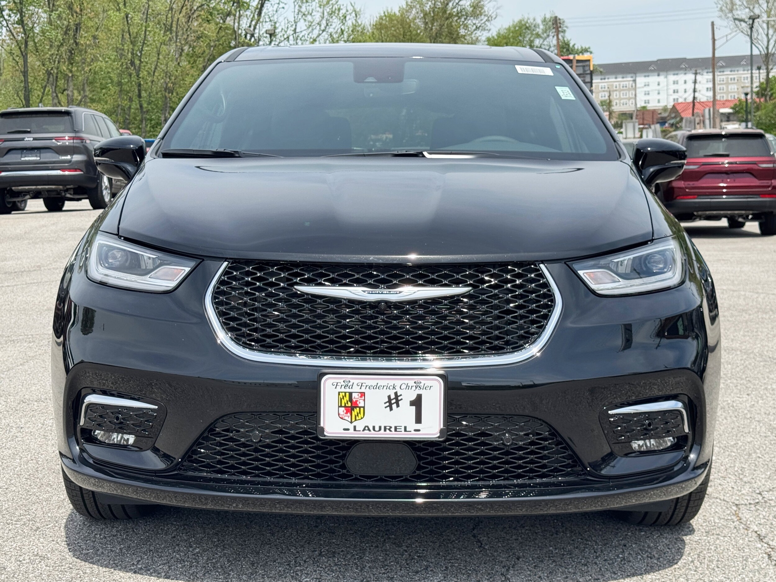 2025 Chrysler Pacifica photo 2