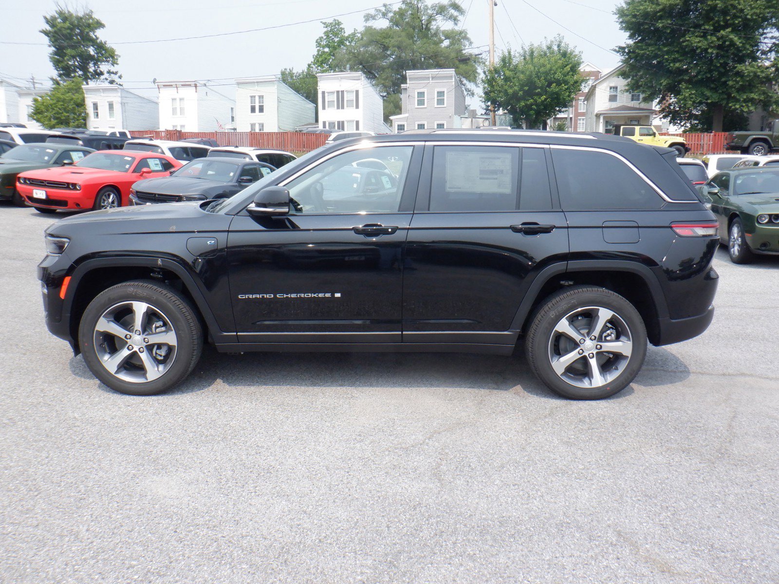 2023 Jeep Cherokee Sport photo 2