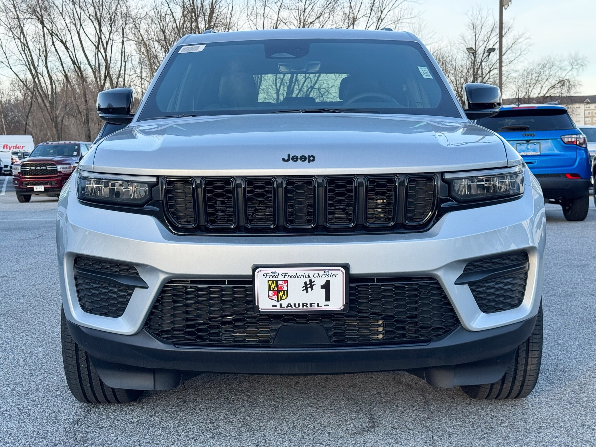 2025 Jeep Grand Cherokee Altitude X photo 2