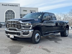 2026 Ram 3500 TRADESMAN CREW CAB 4X4 8' BOX Pickup