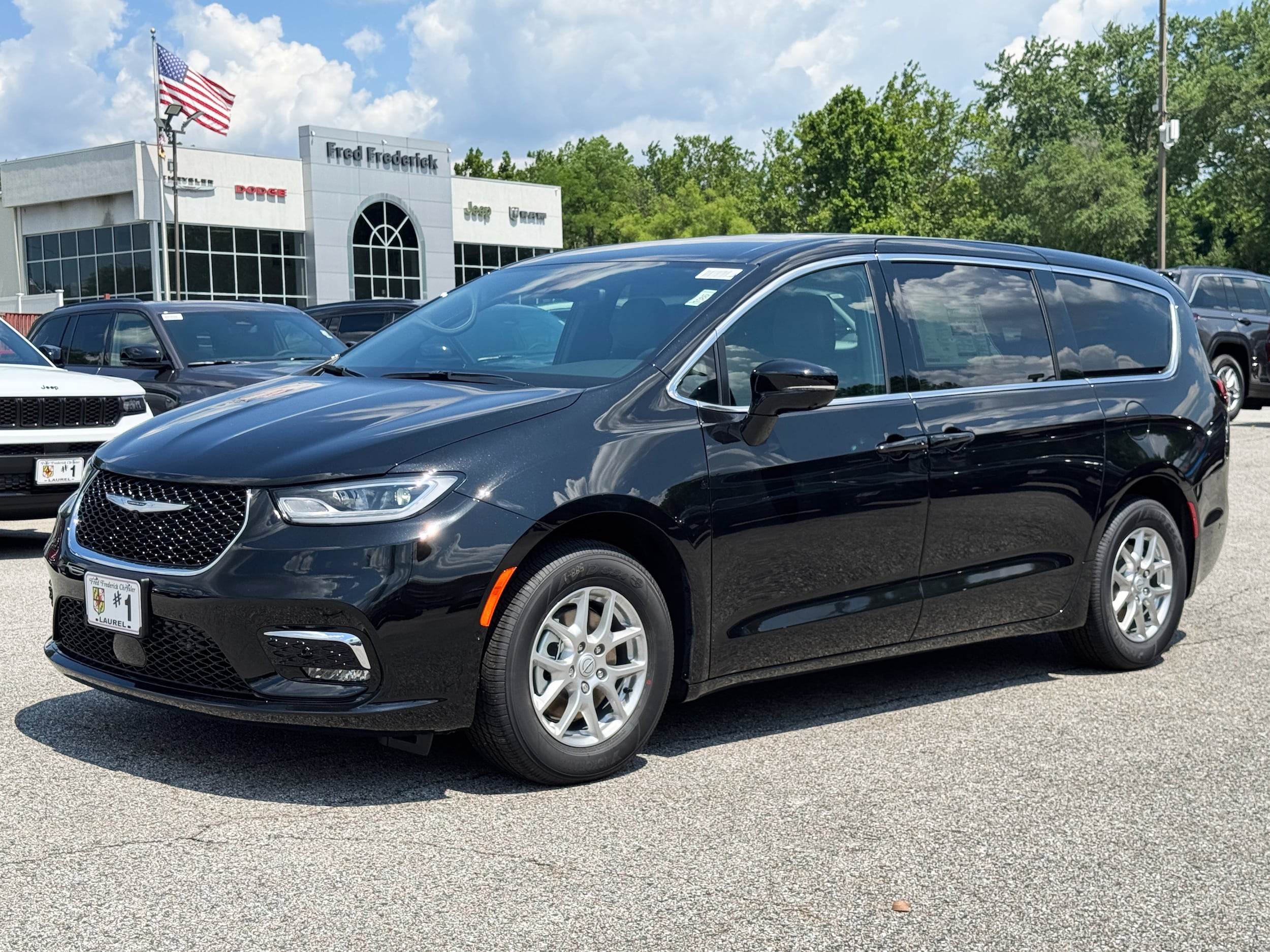 2025 Chrysler Pacifica SELECT