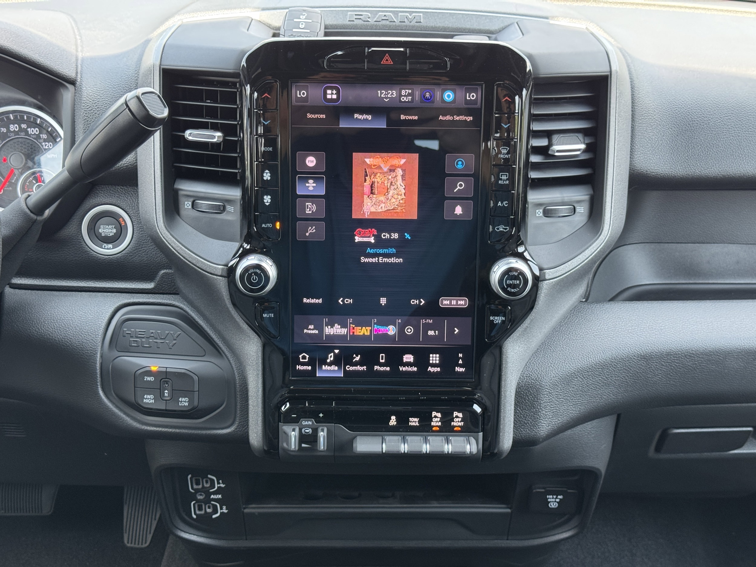 2025 RAM 2500 Tradesman - Photo 32