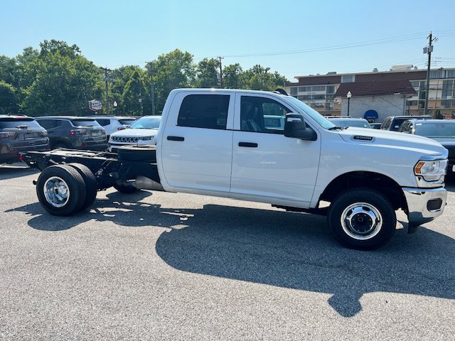 2023 Ram 3500 Tradesman photo 3