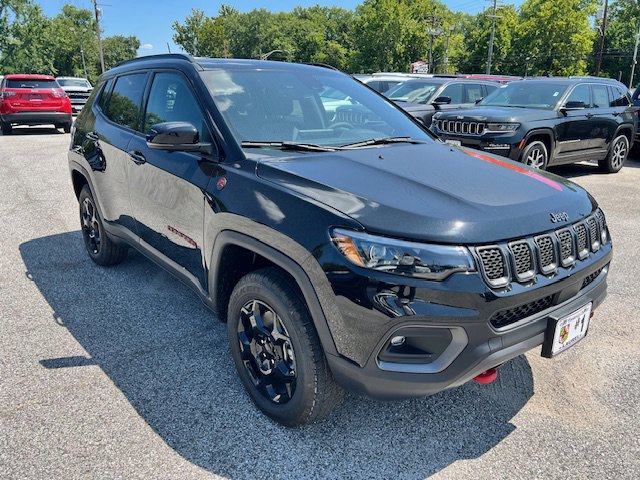 2023 Jeep Compass Trailhawk photo 2