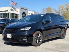 2026 Chrysler Pacifica LIMITED Passenger Van
