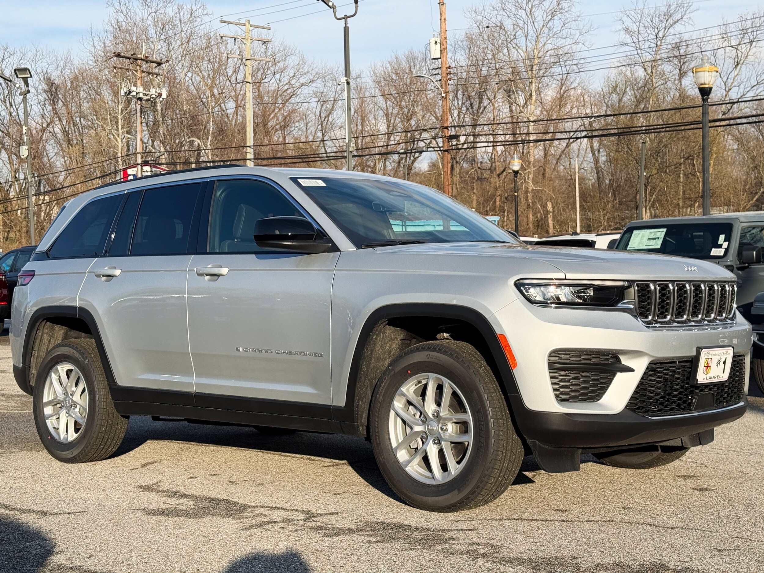 2025 Jeep Grand Cherokee Laredo X photo 3