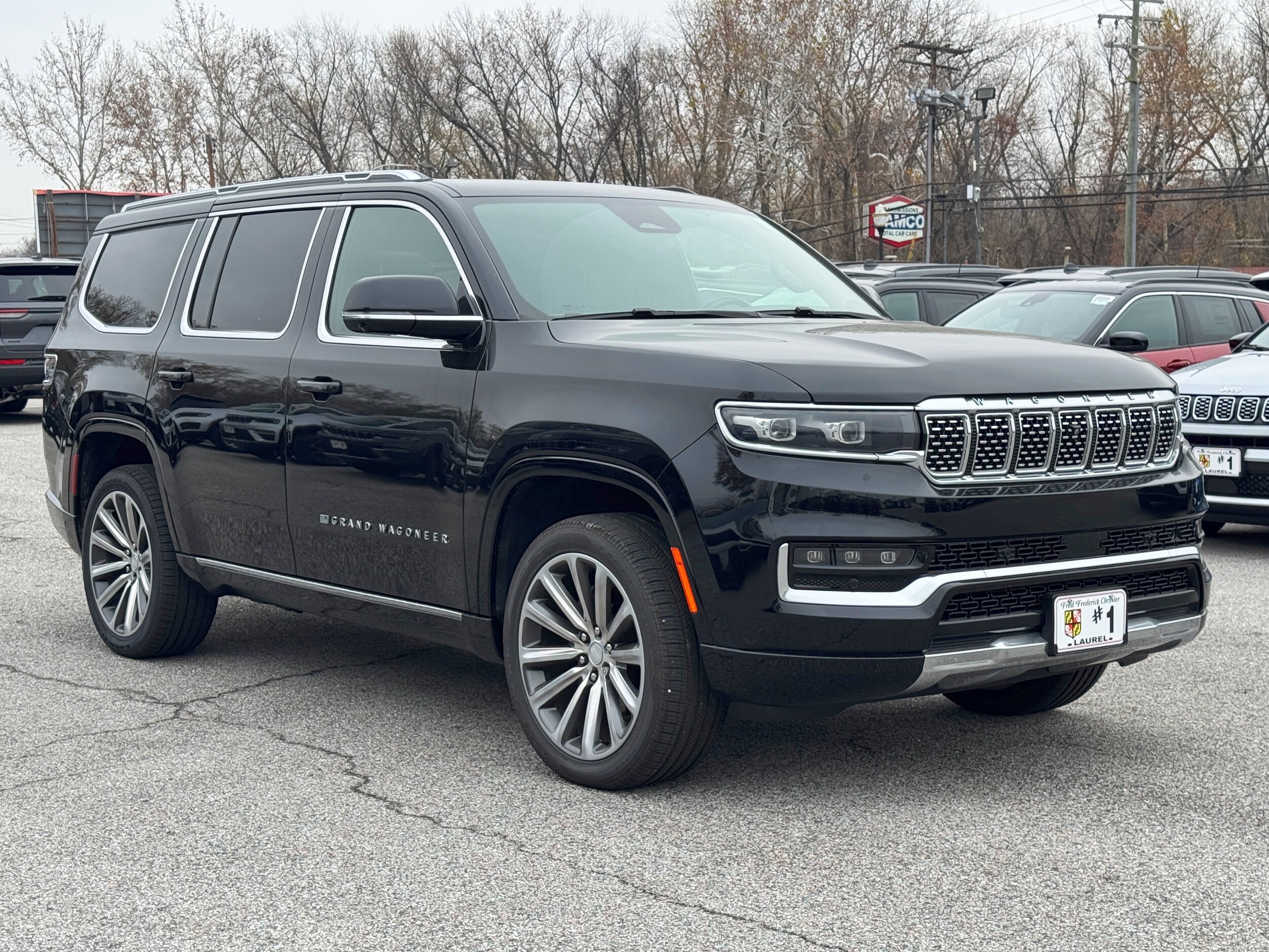 2022 Jeep Grand Wagoneer II photo 3