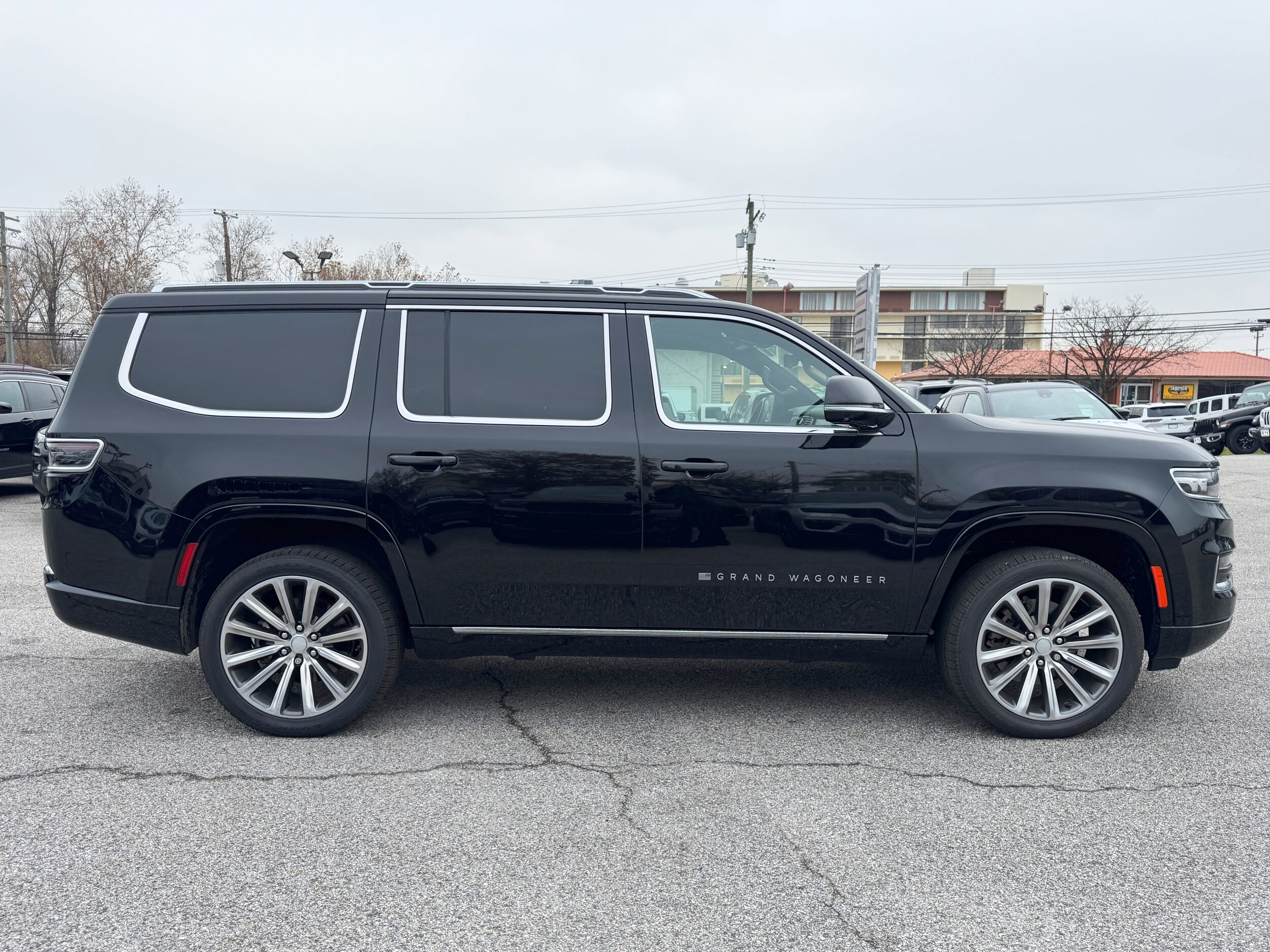 2022 Jeep Grand Wagoneer II photo 4