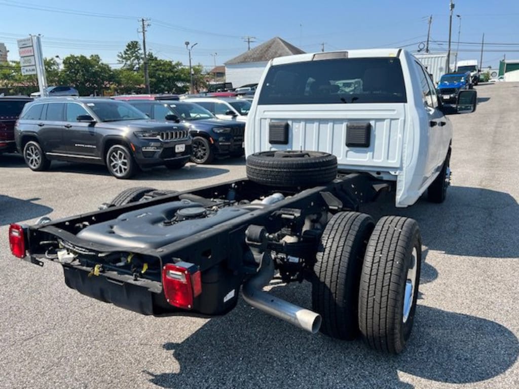 New 2023 Ram 3500 Chassis Cab 3500 TRADESMAN CREW CAB CHASSIS 4X4 60' CA Pickup