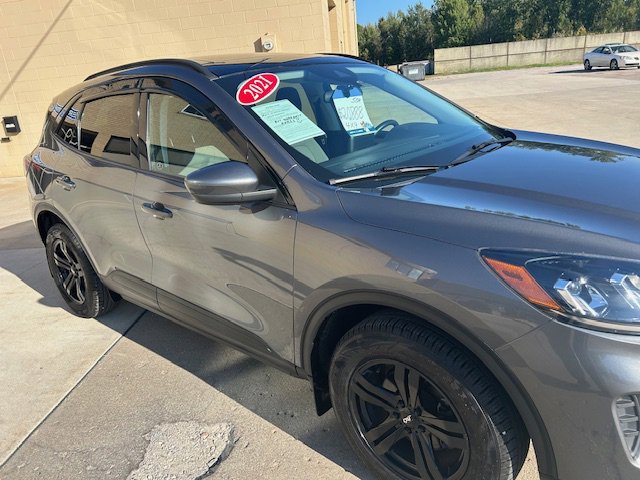 2021 Ford Escape SE photo 3