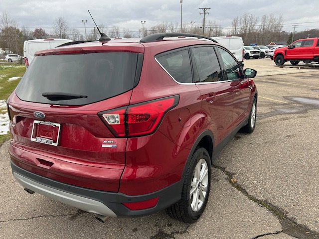 2019 Ford Escape SEL photo 4