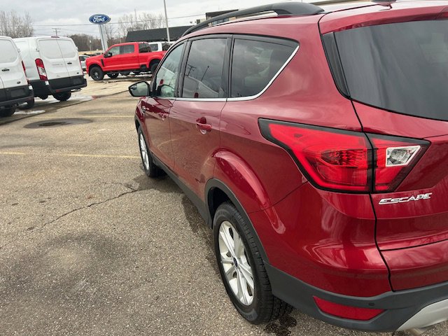 2019 Ford Escape SEL photo 3