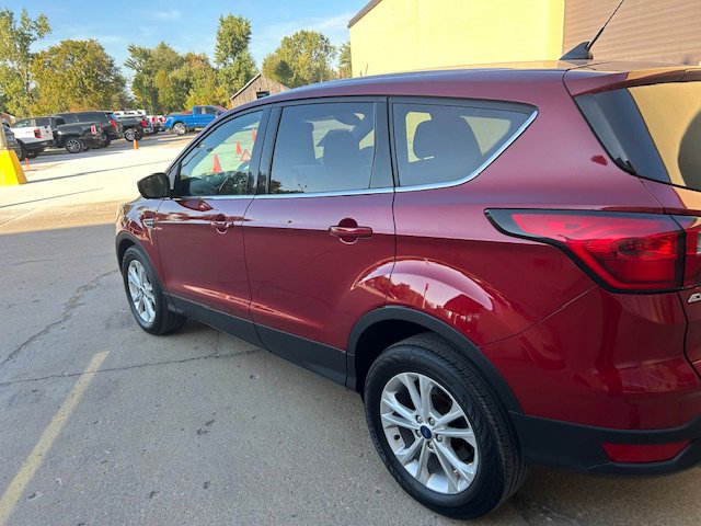 2019 Ford Escape SE photo 2