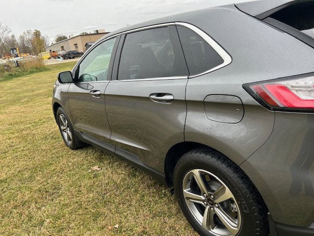 2023 Ford Edge SEL photo 3