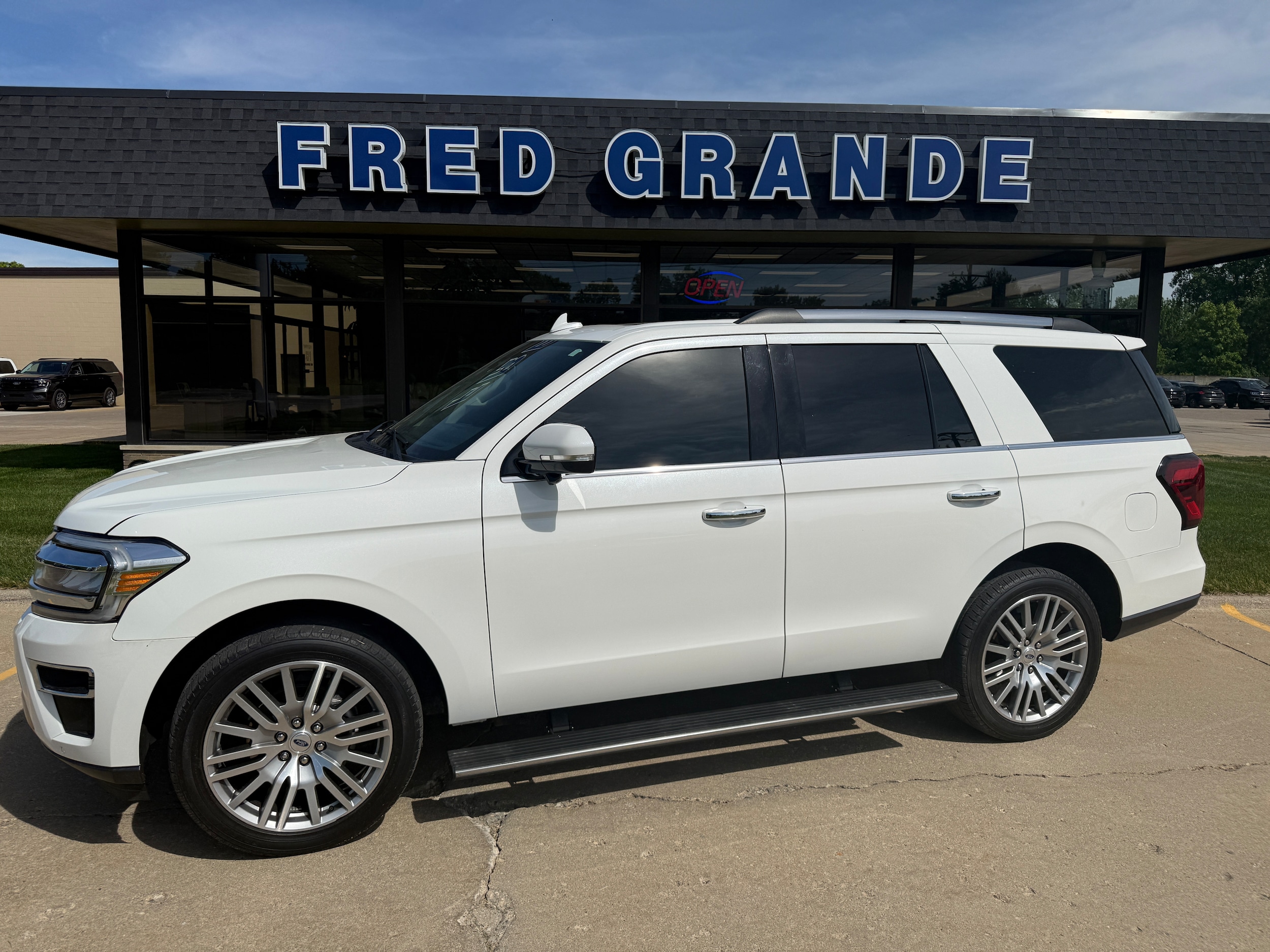 2023 Ford Expedition Limited 4X4's photo