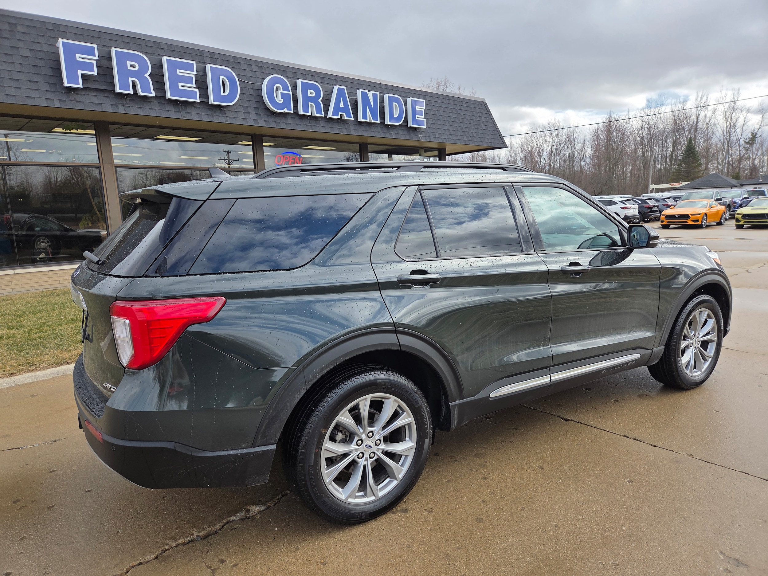 2024 Ford Explorer XLT 4WD's photo