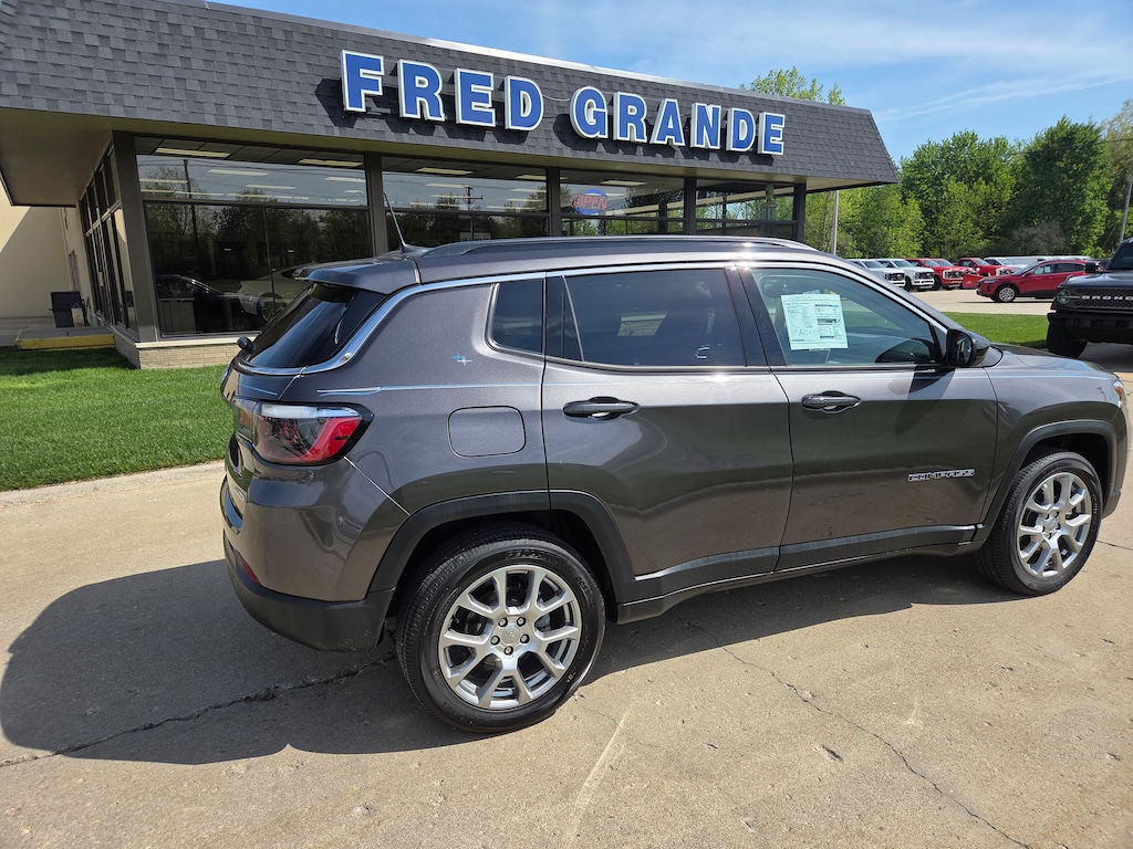 Used 2022 Jeep Compass Latitude Lux SUV