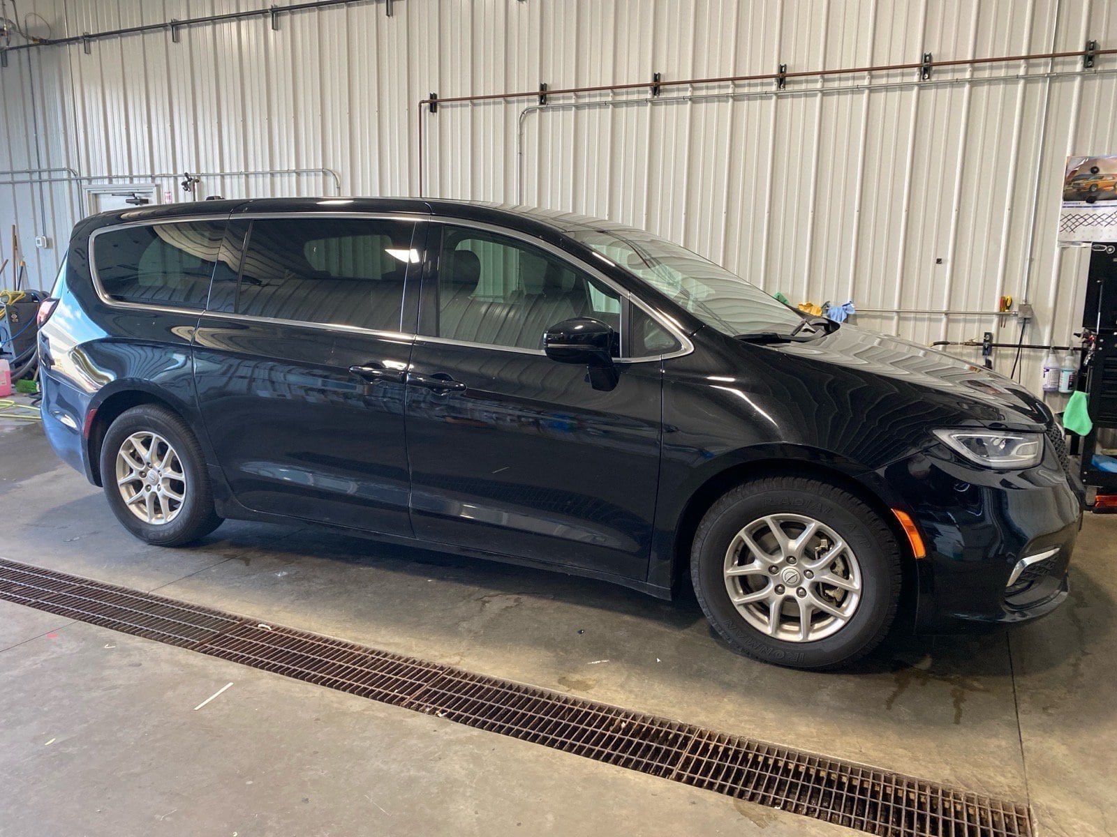 2025 Chrysler Pacifica Select FWD 