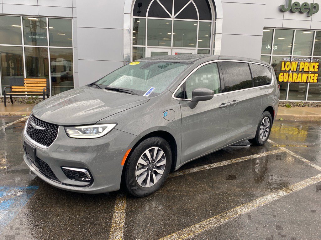 2022 Chrysler Pacifica Hybrid Touring L FWD 