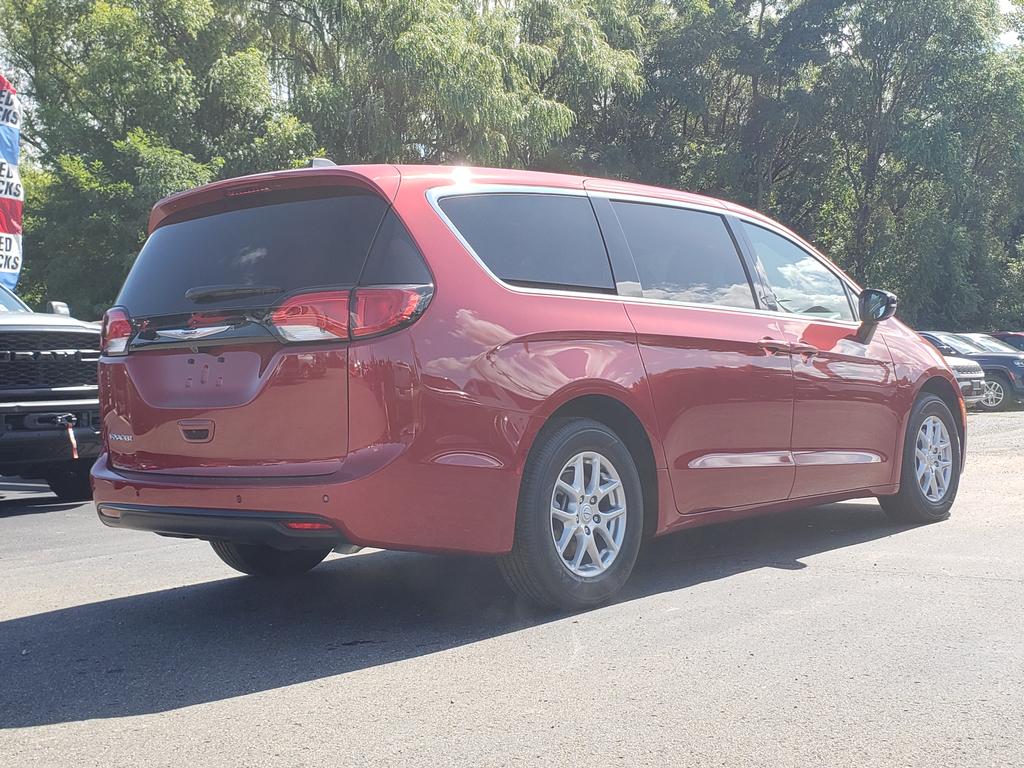 2026 Chrysler Voyager LX - Photo 8